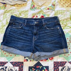 Old Navy Size 6 mid-rise boyfriend short